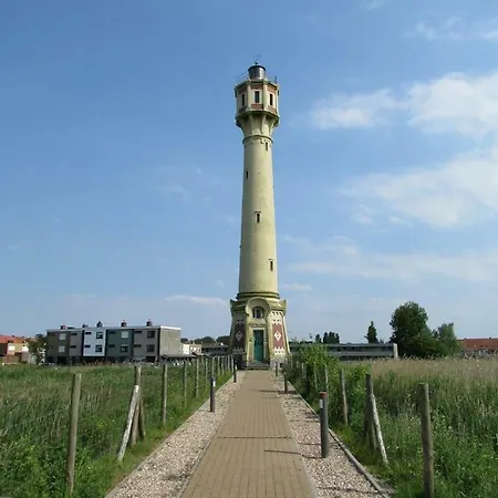 Residentie Mariposa アパート